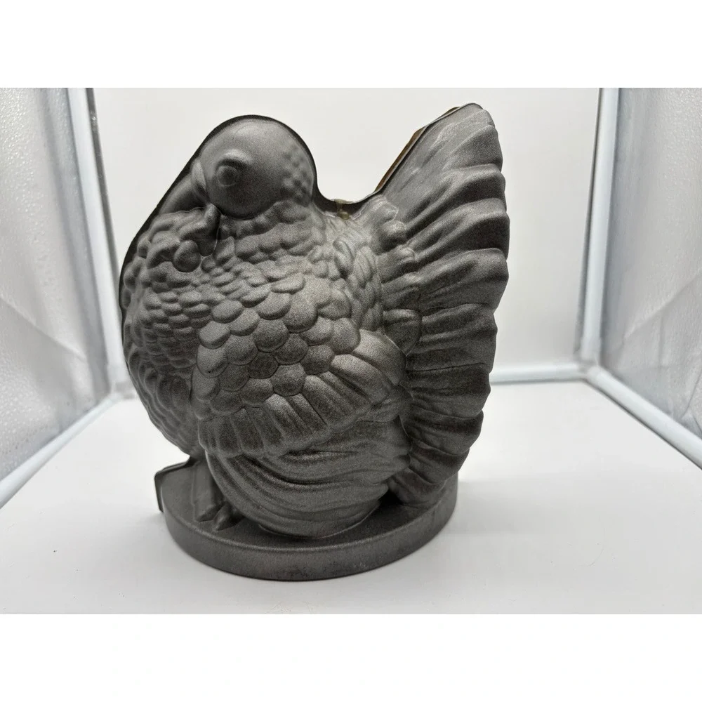 Nordic Ware Classic Turkey 3D Cake Pan Mold Cast Aluminum Thanksgiving USA